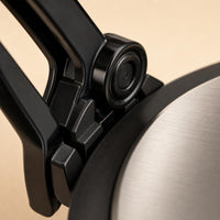 Hinge and non-stick plate detail